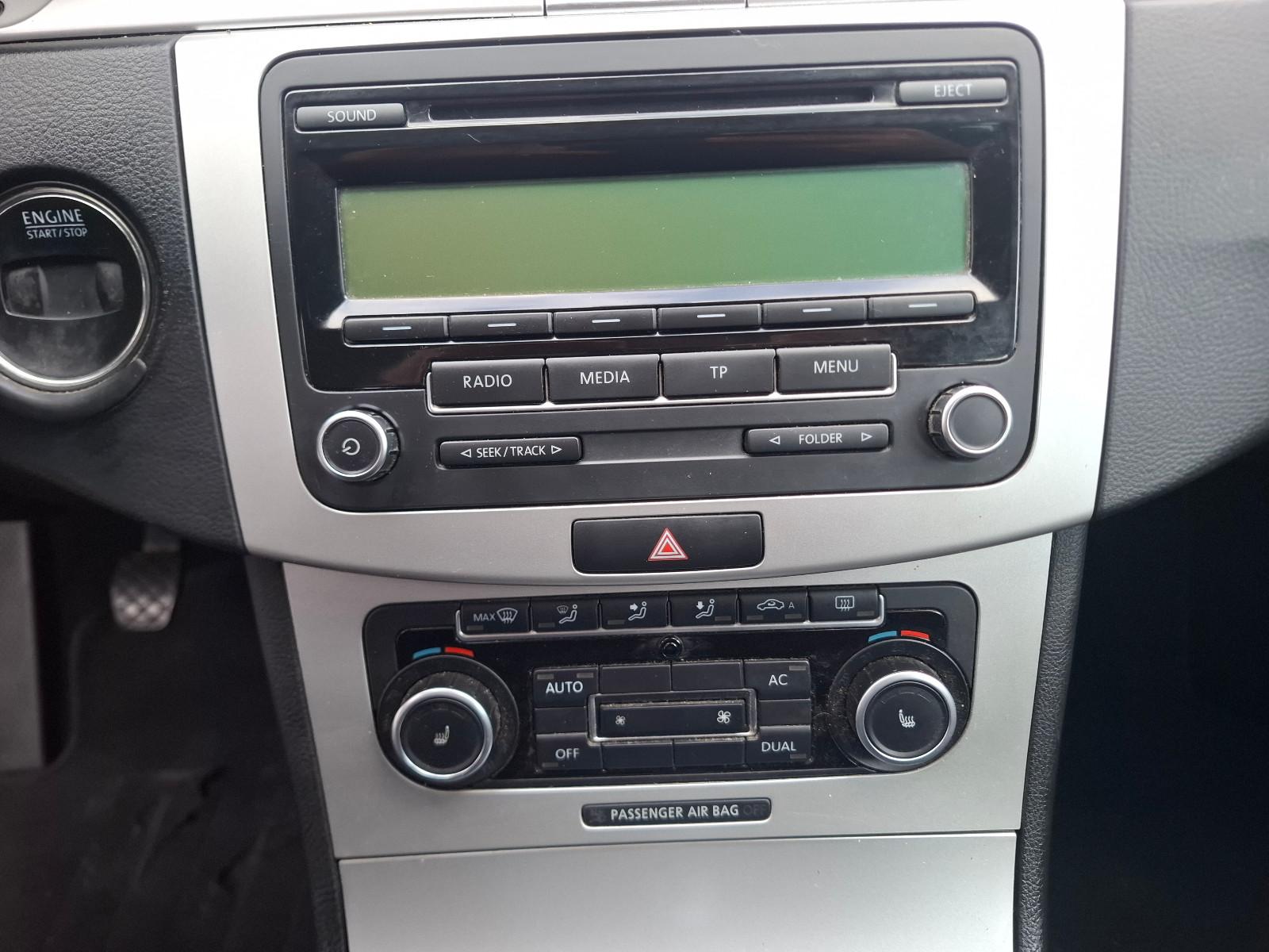 Volkswagen Passat 2011 — photo 14