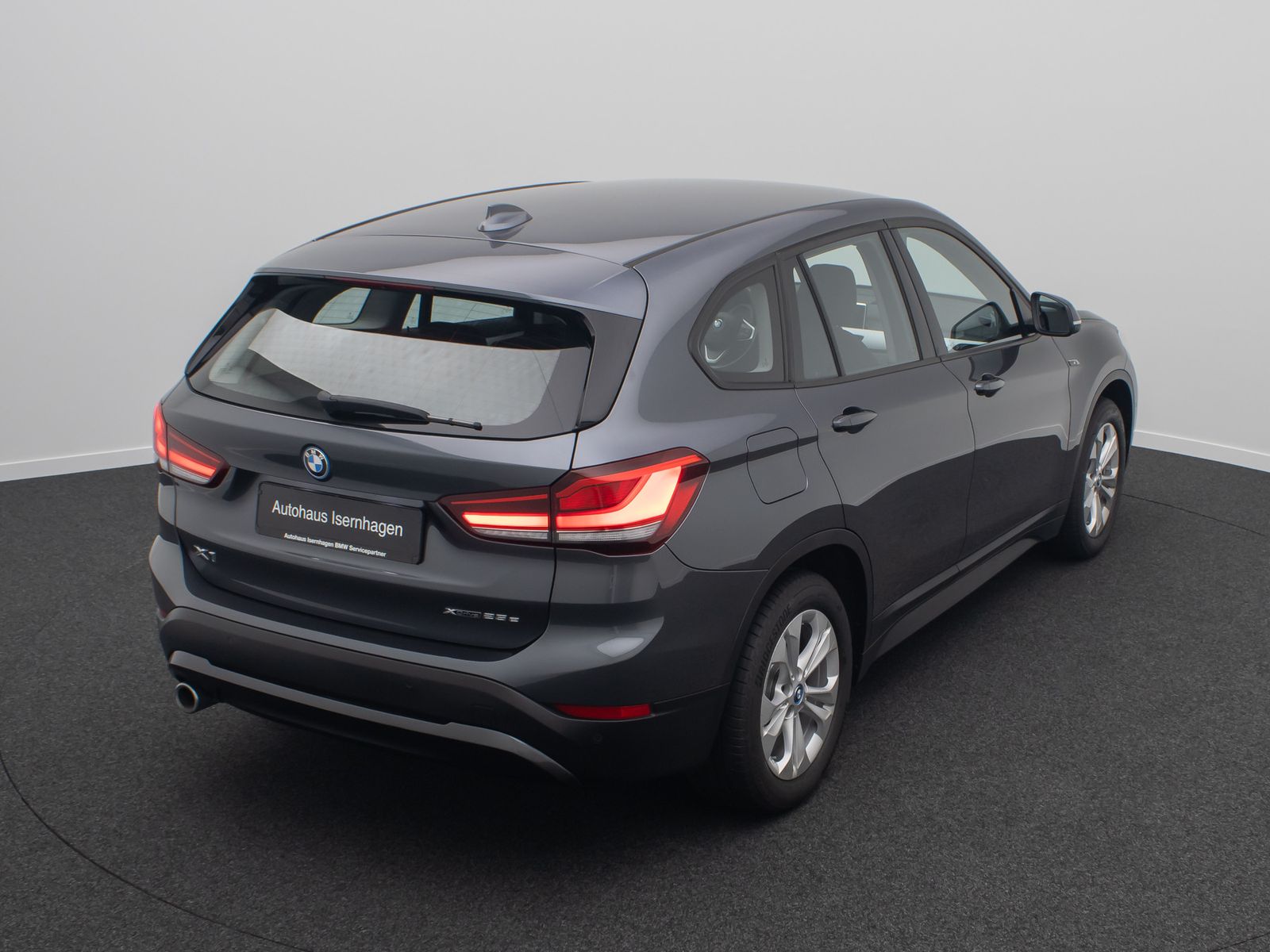 Fahrzeugabbildung BMW X1 xD25e ParkAssist DAB GeschwindigReg Navi LED