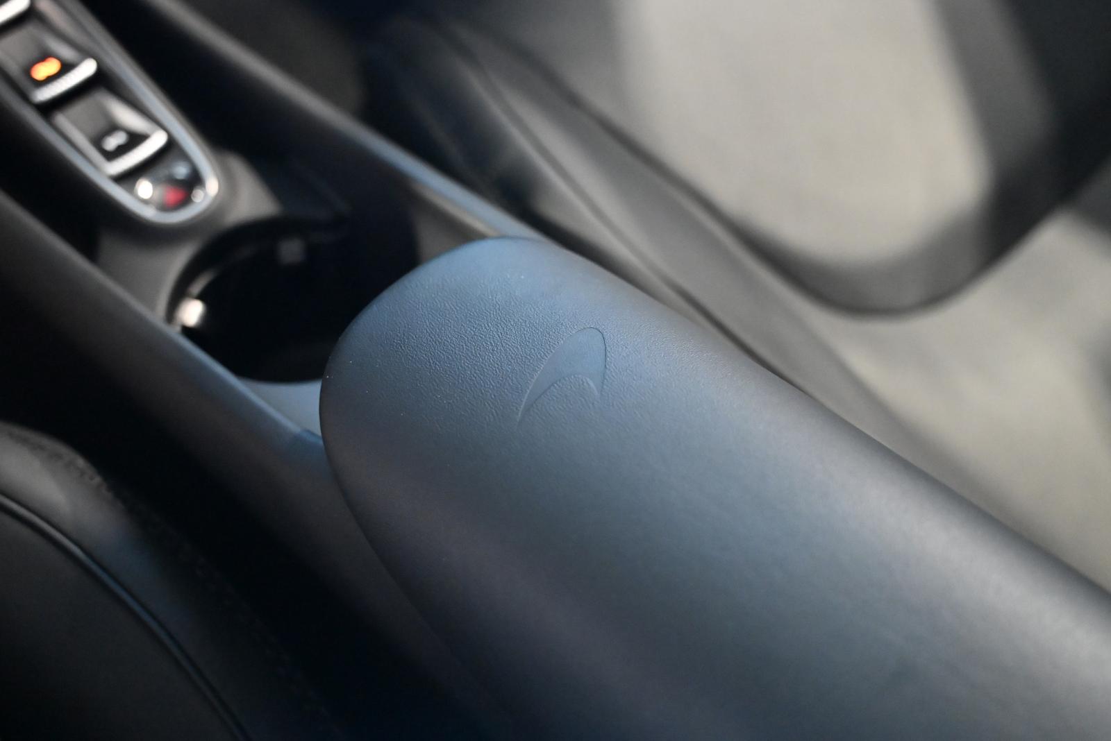 McLaren Artura MSO Ceramic Grey/Tech Lux/Technology Pack