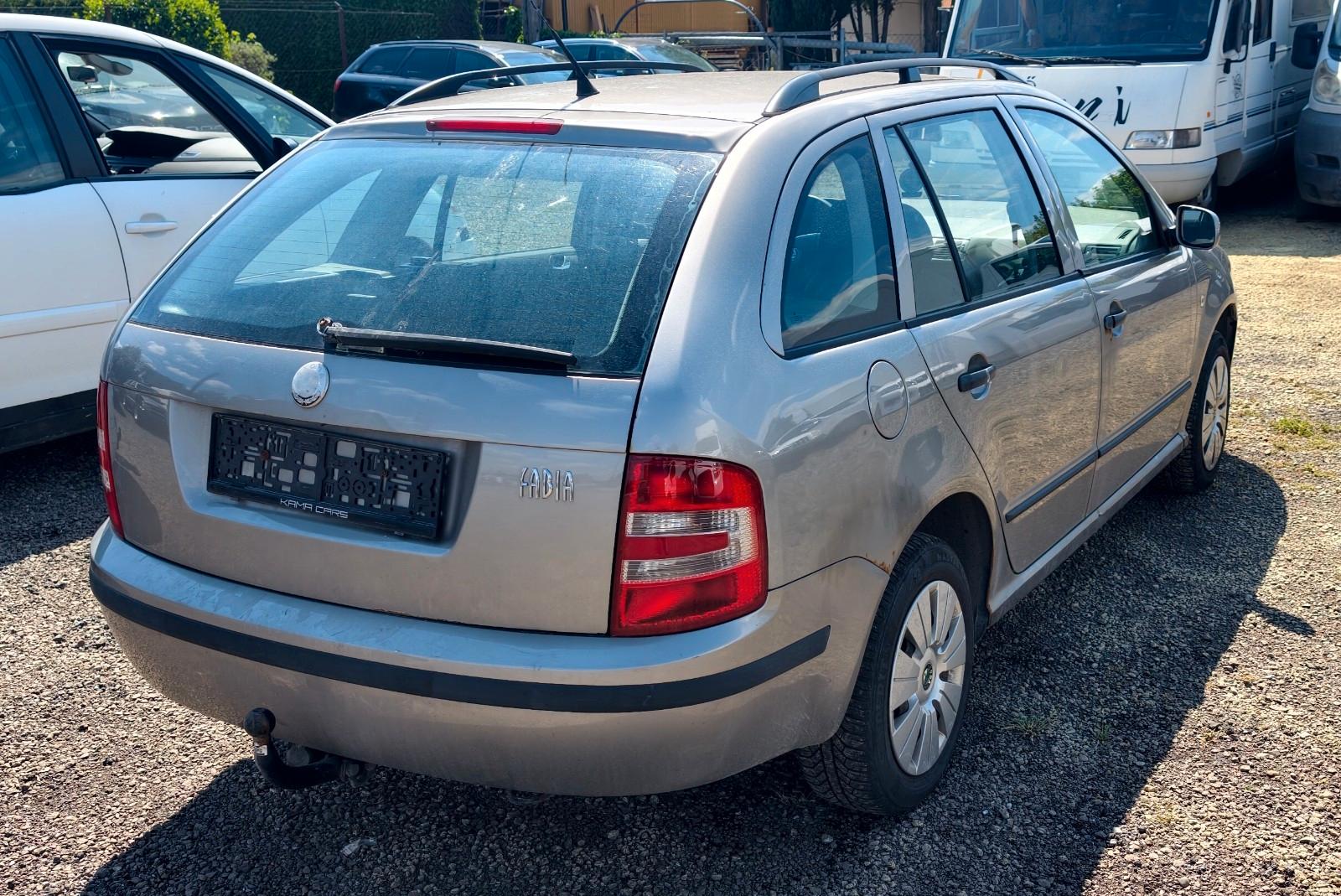 Skoda Fabia 2006 — rear view