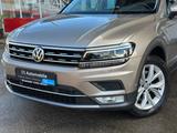 Volkswagen Tiguan Highline 4Motion DSG/LED/AHK/Kamera/ACC - mit Benzin-Antrieb: Beige, mit Android Auto, mit Klimaanlage