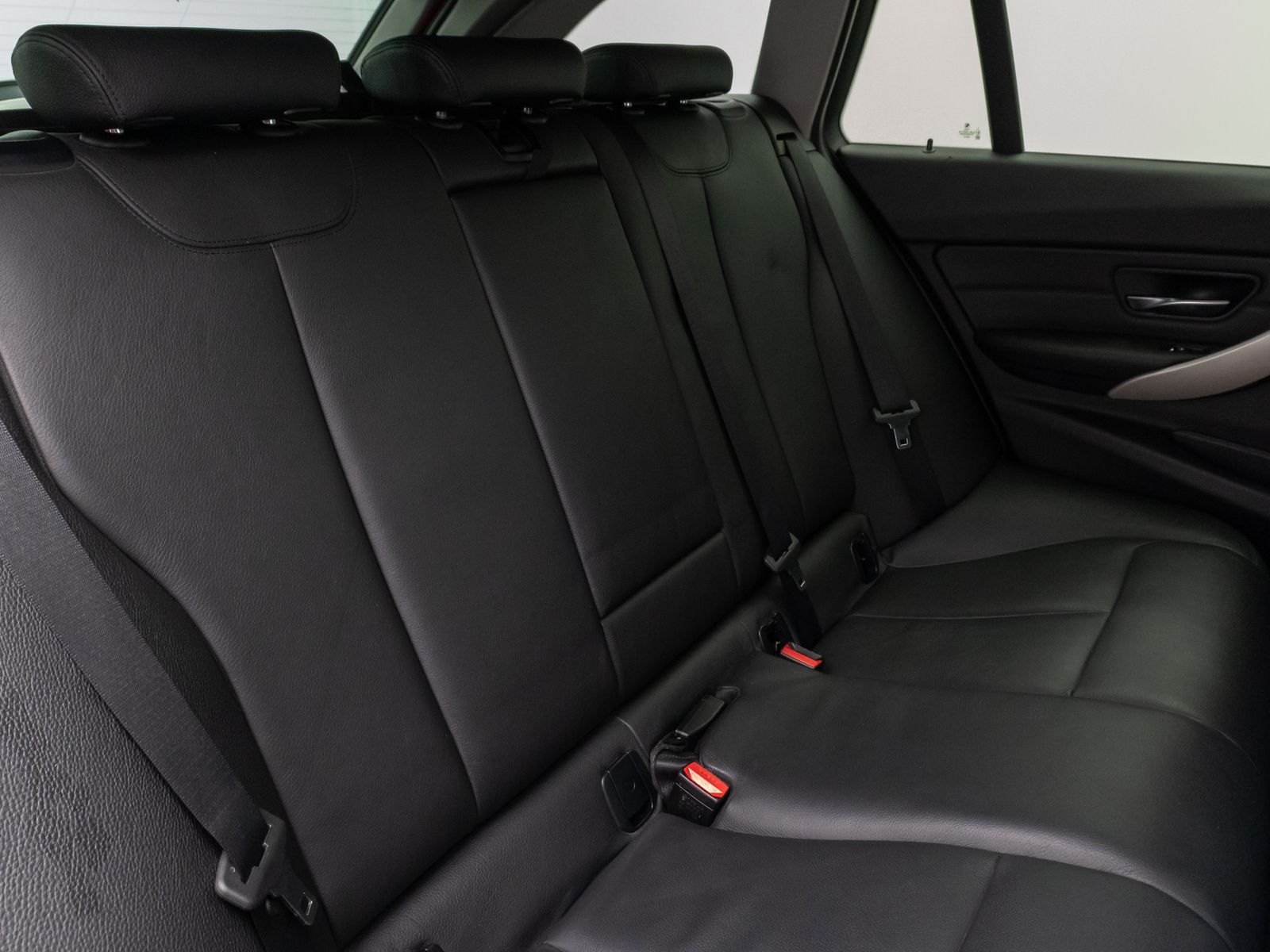 Fahrzeugabbildung BMW 320d xD Navi Lordos PDC LED Komfort AHK Sport
