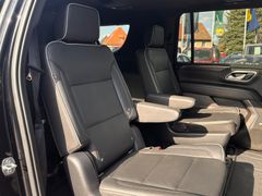 CHEVROLET Suburban 5.3l V8 Premier 4x4*LED*Panodach