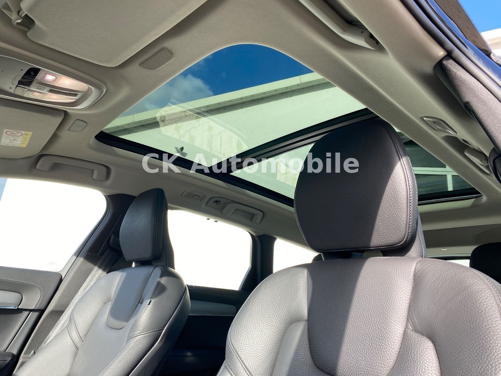 Fahrzeugabbildung Volvo V90 B5 Ultimate Dark AWD/BLIS/Pano/Head-Up/AHK
