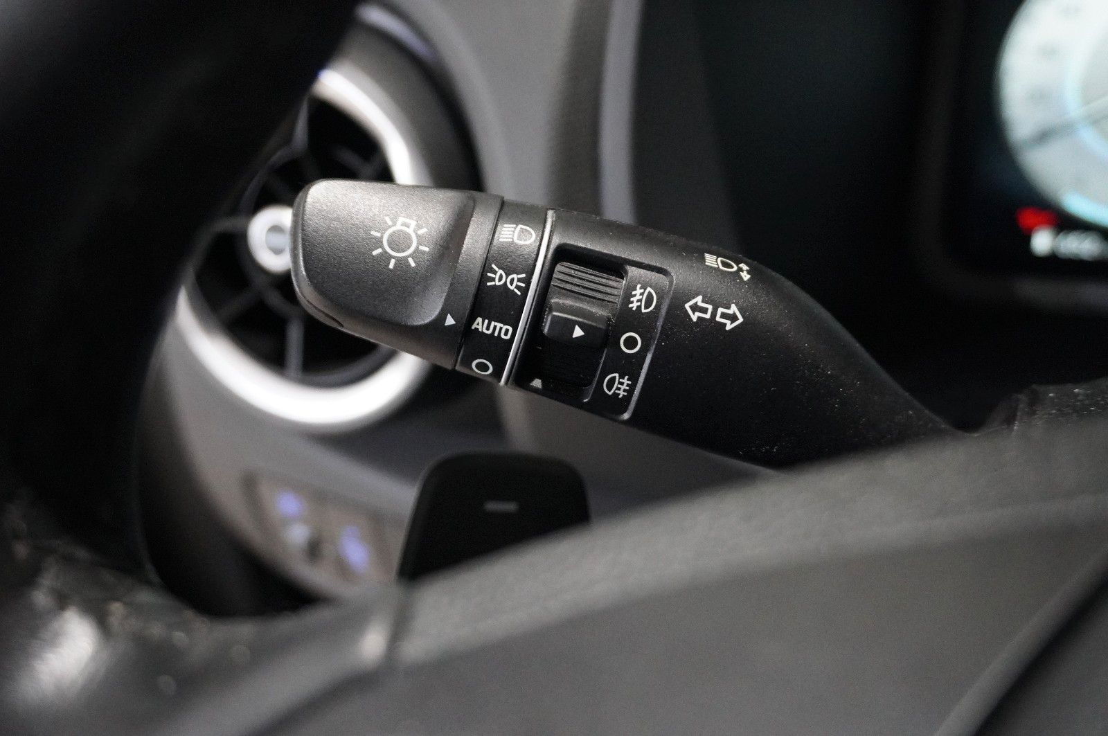 Fahrzeugabbildung Hyundai Kona 1.0 T-GDI STYLE DCT NAVI/LED/KAMERA/VIRTU.