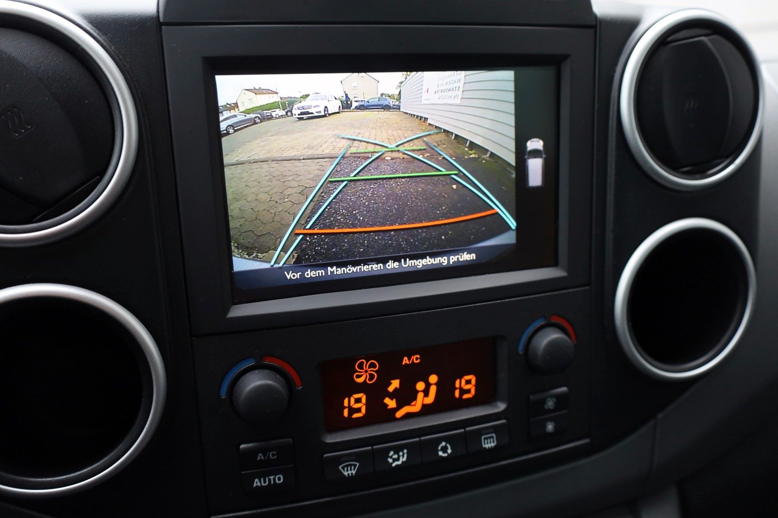 Fahrzeugabbildung Citroën Berlingo Kombi Shine Navi,SH,PDC,Kamera,SR+WR