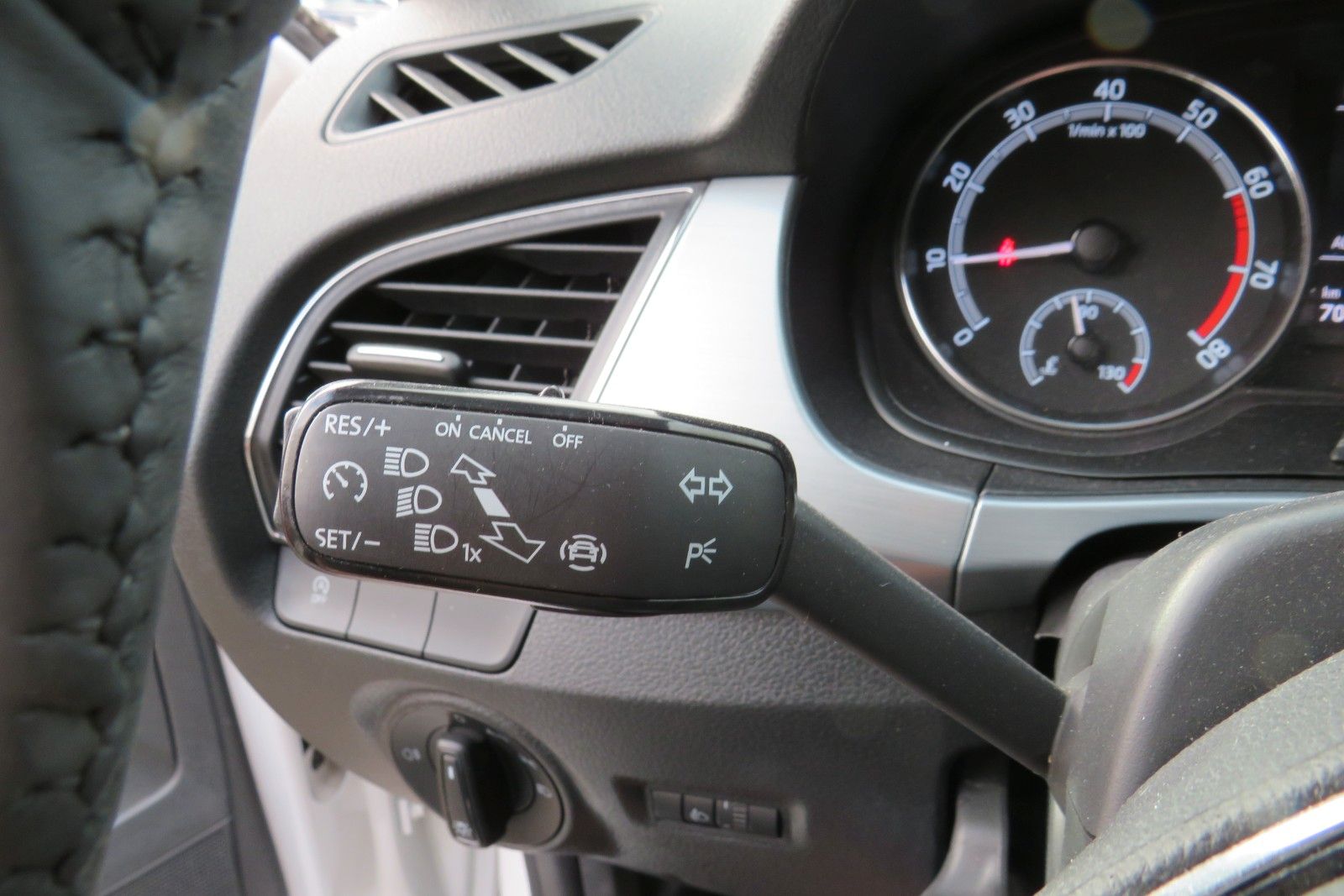 Fahrzeugabbildung SKODA Fabia Ambition DSG PDC NAVI SITZH APP 8-FACH 1.H