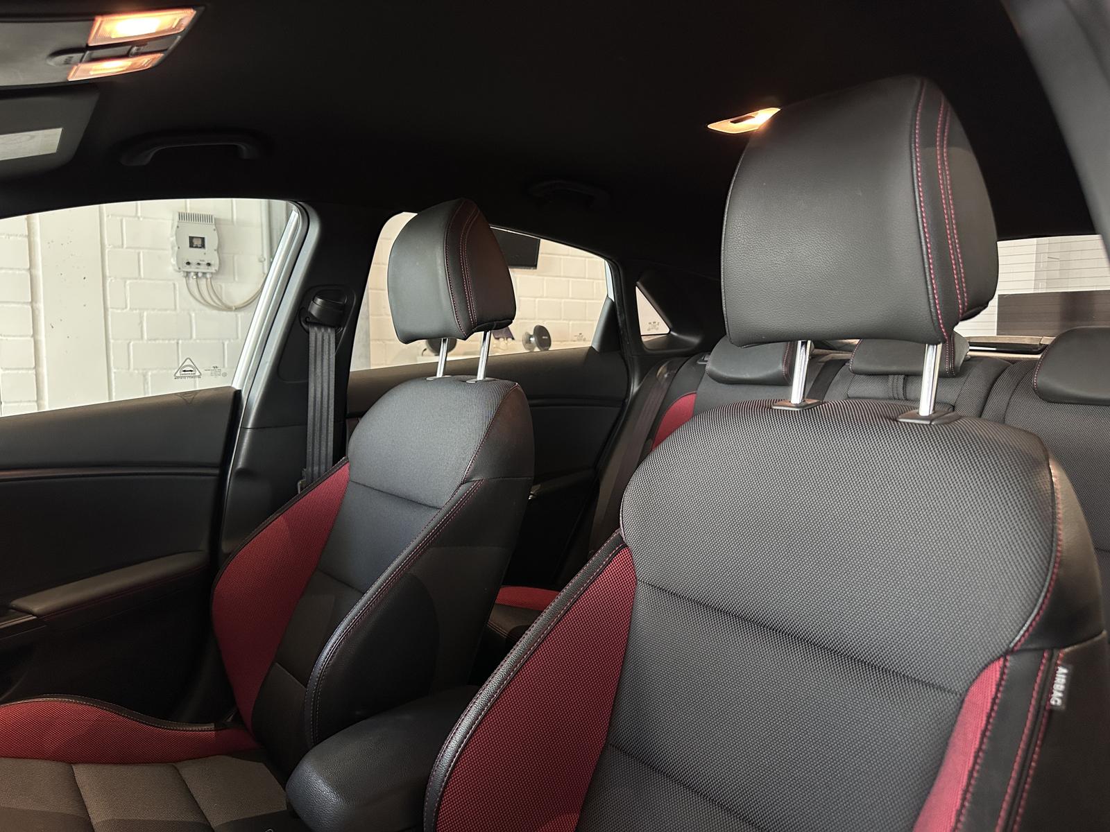 Hyundai i30 Turbo *1. HAND, NAVI, RFK, SCHECKHEFT*