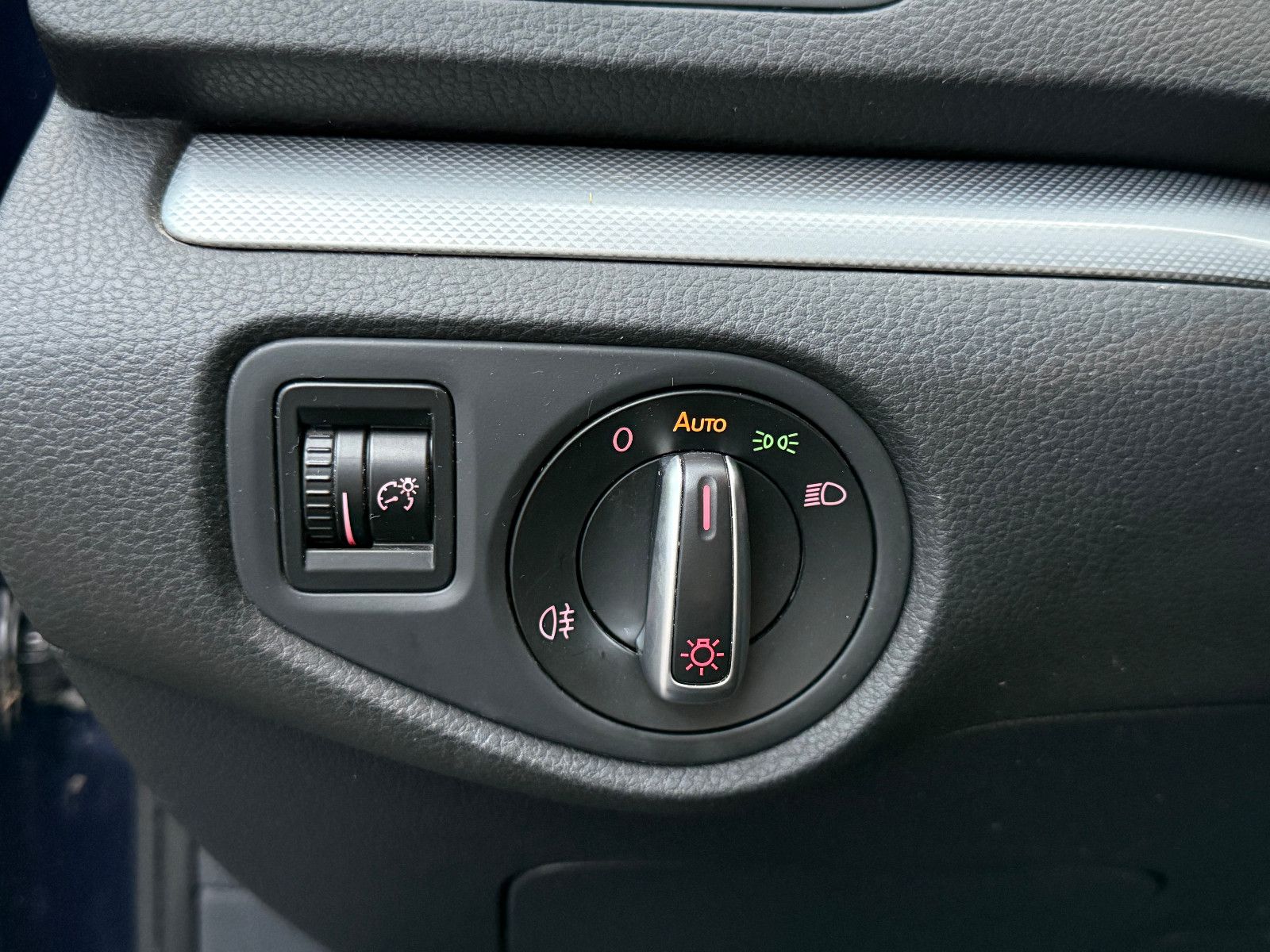 Fahrzeugabbildung Volkswagen Sharan Comfortline BMT DSG Navi Kamera SHZ Klima