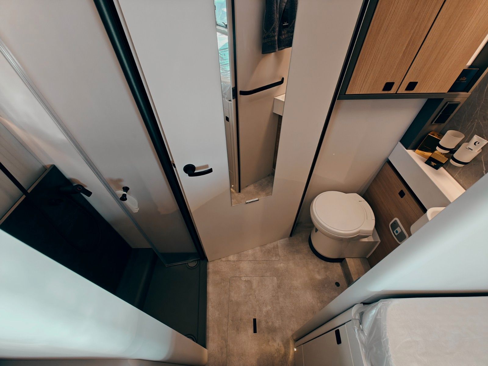 Fahrzeugabbildung HYMER / ERIBA / HYMERCAR B-KLASSE MC T 680 PREMIUM - MATARA TEAK by palmo
