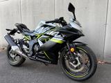Kawasaki Ninja 125 mit ABS nur 9000km - KAWASAKI K 125
