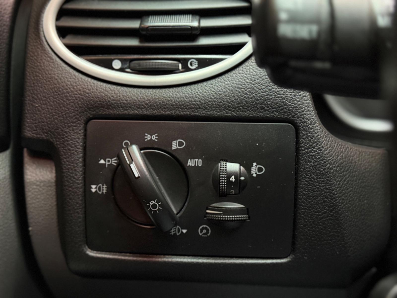 Ford Focus 2010 — photo 20