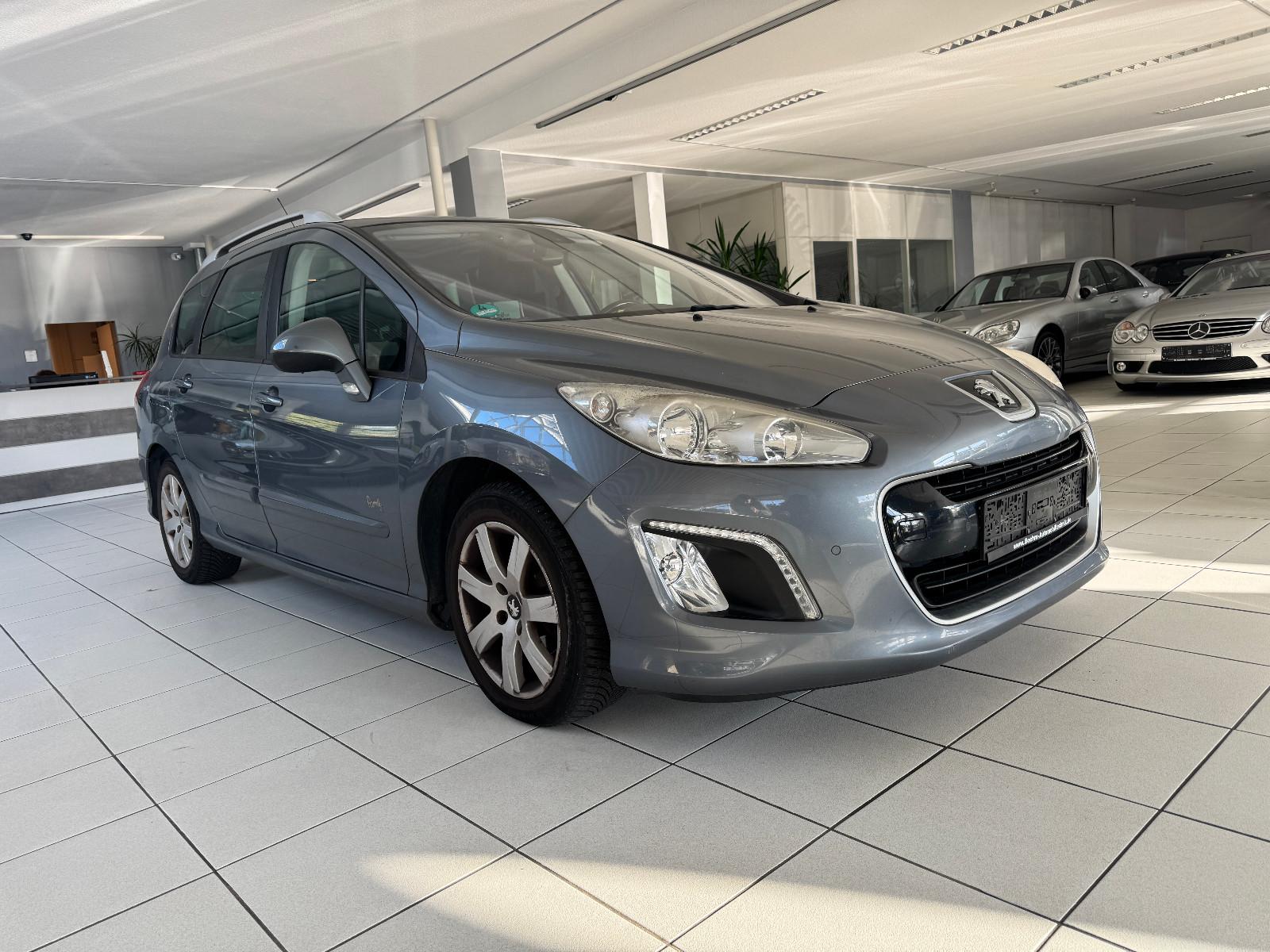 Peugeot 308 2011 — interior