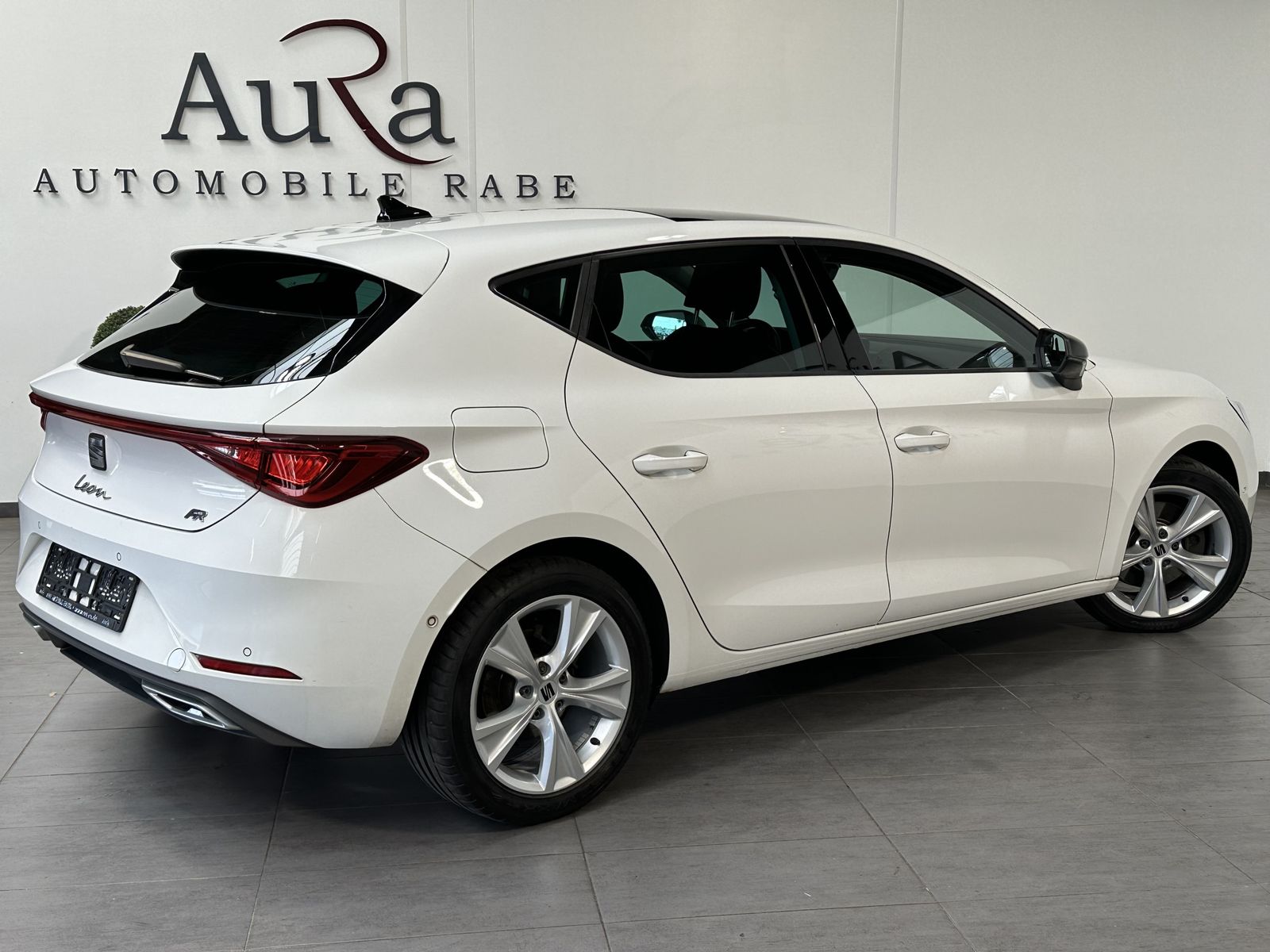 Fahrzeugabbildung SEAT Leon 2.0 TDI DSG FR NAV+LED+AHK+ACC+PANO+BEATS