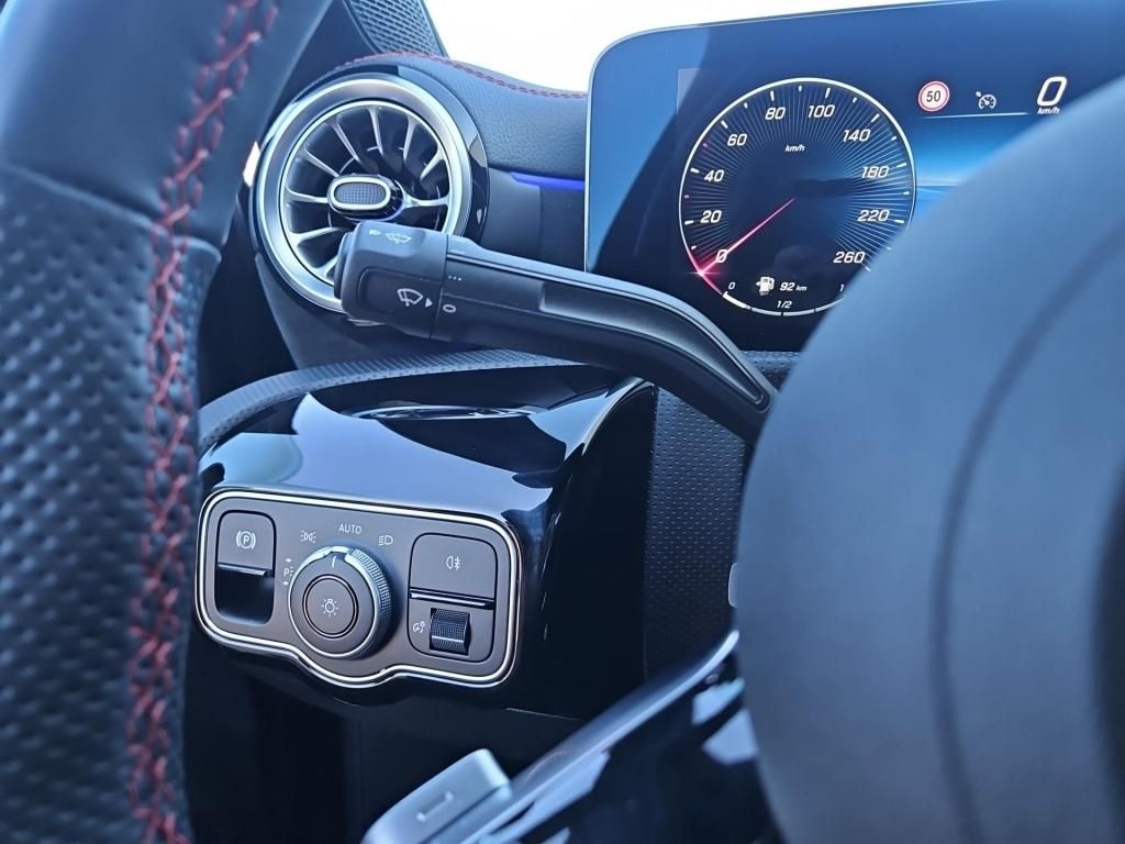 Fahrzeugabbildung Mercedes-Benz CLA 200 Coupé AMG AHK KeylessGo LED Winter Totw.
