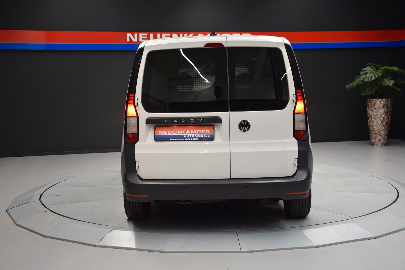 Fahrzeugabbildung Volkswagen Caddy Cargo Basis Kasten Klima PDC 1. Hand