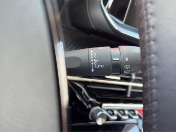 Peugeot 2008 Allure Pack 1.2 PT100 °LED°AACRFK°PDC°