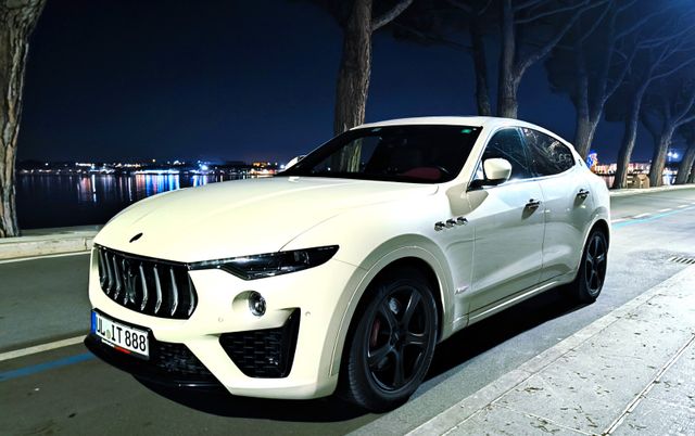 Maserati Levante GranSport Q4 Facelift 20" Soft H&K VOLL!