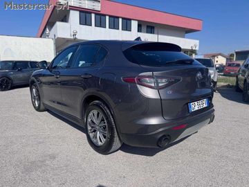 Alfa-Romeo Stelvio - 6