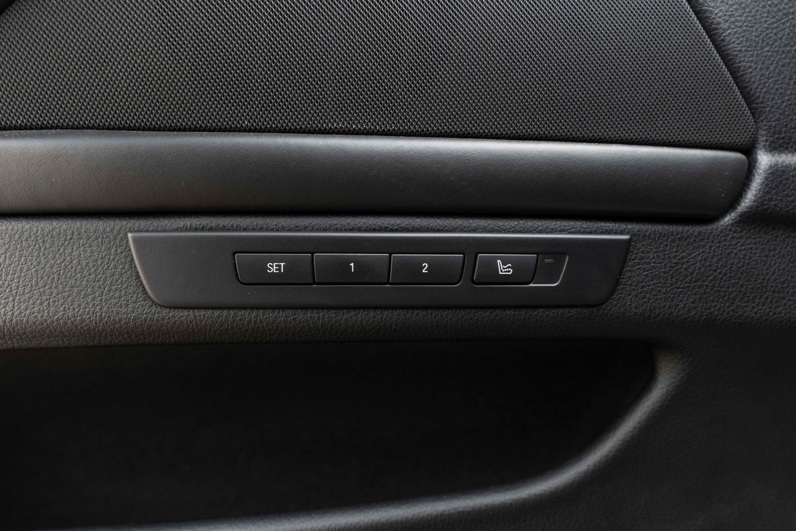 Fahrzeugabbildung BMW 550I M-SPORTPAKET HUD H&K LED KAM ACC
