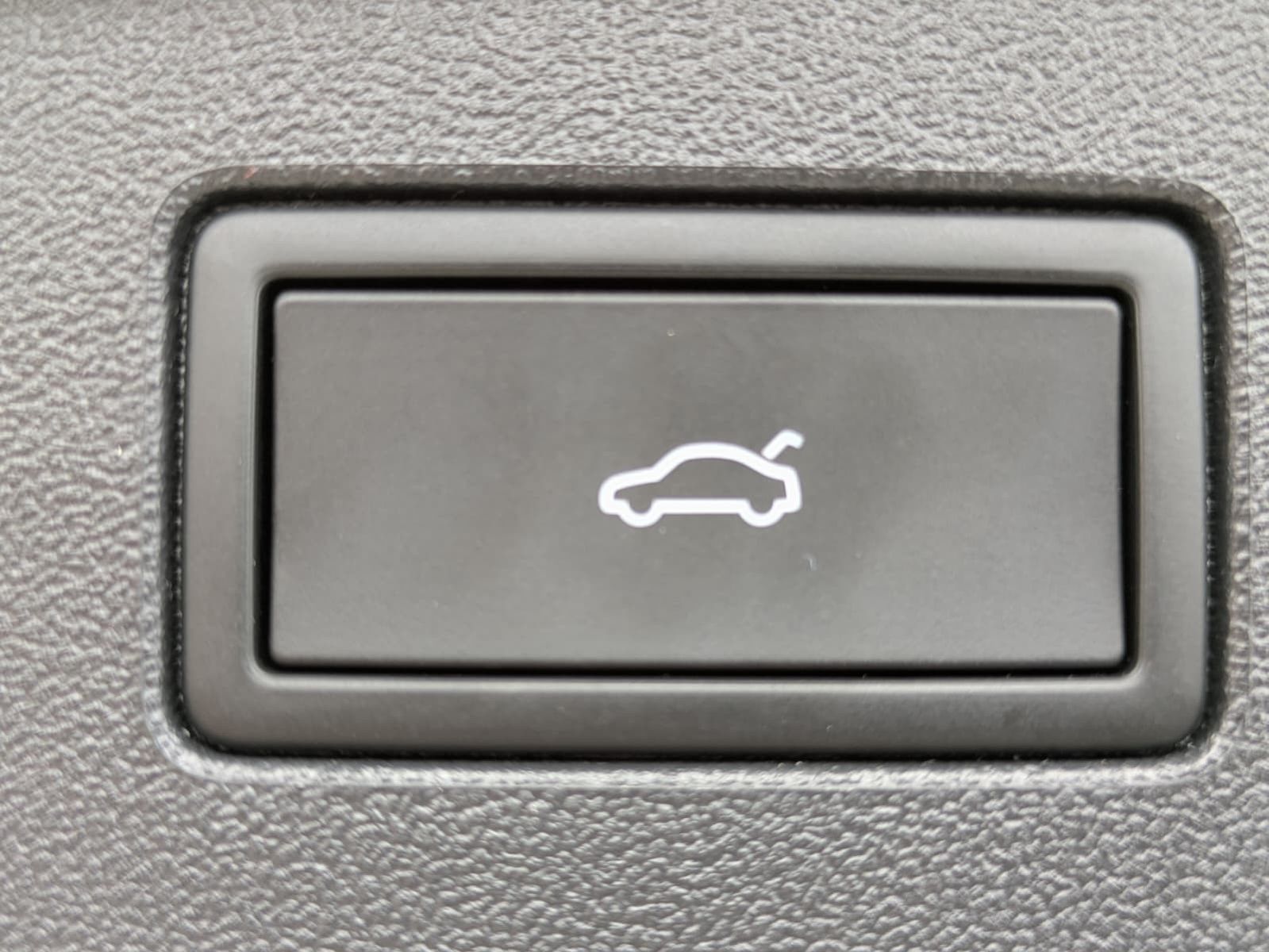 Fahrzeugabbildung Volkswagen Tiguan 2.0 TDI 4M R-Line PANO*H&K*AHK*MATRIX*20"