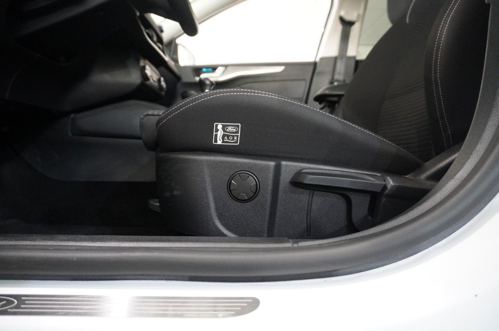 Fahrzeugabbildung Ford Focus Turnier 1.5D TITANIUM NAVI/LED/KAMERA/DAB+