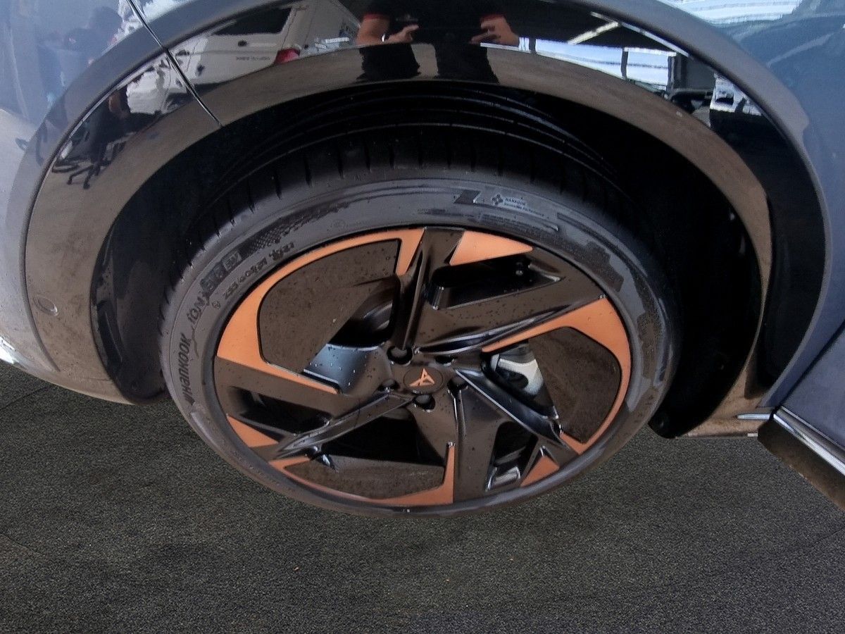 Cupra Tavascan - Bild 12