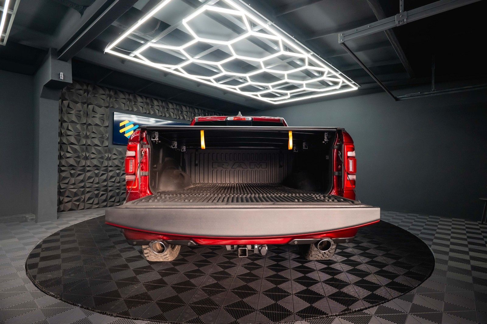 Fahrzeugabbildung Dodge RAM 5.7 V8 HEMI 4x4 OFFROAD Night LARAMIE 19%