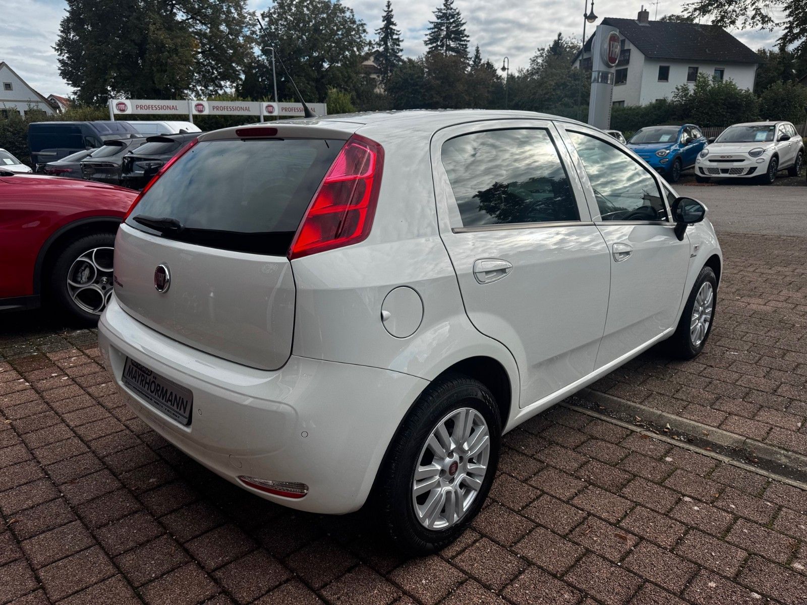 Fahrzeugabbildung Fiat Punto 1,4 8V 77PS More Start+Stopp Klima Radio