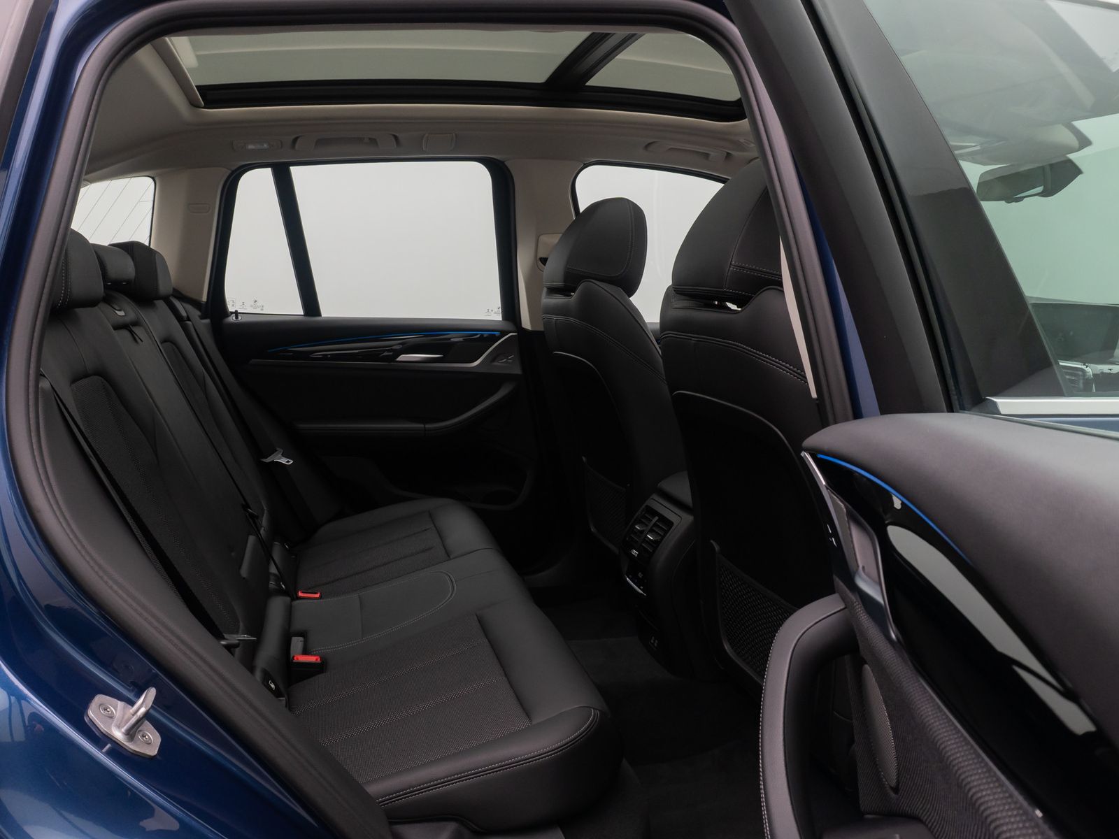 Fahrzeugabbildung BMW X3 xD30e xLine DAB Kamera AHK Alarm Panorama H/K