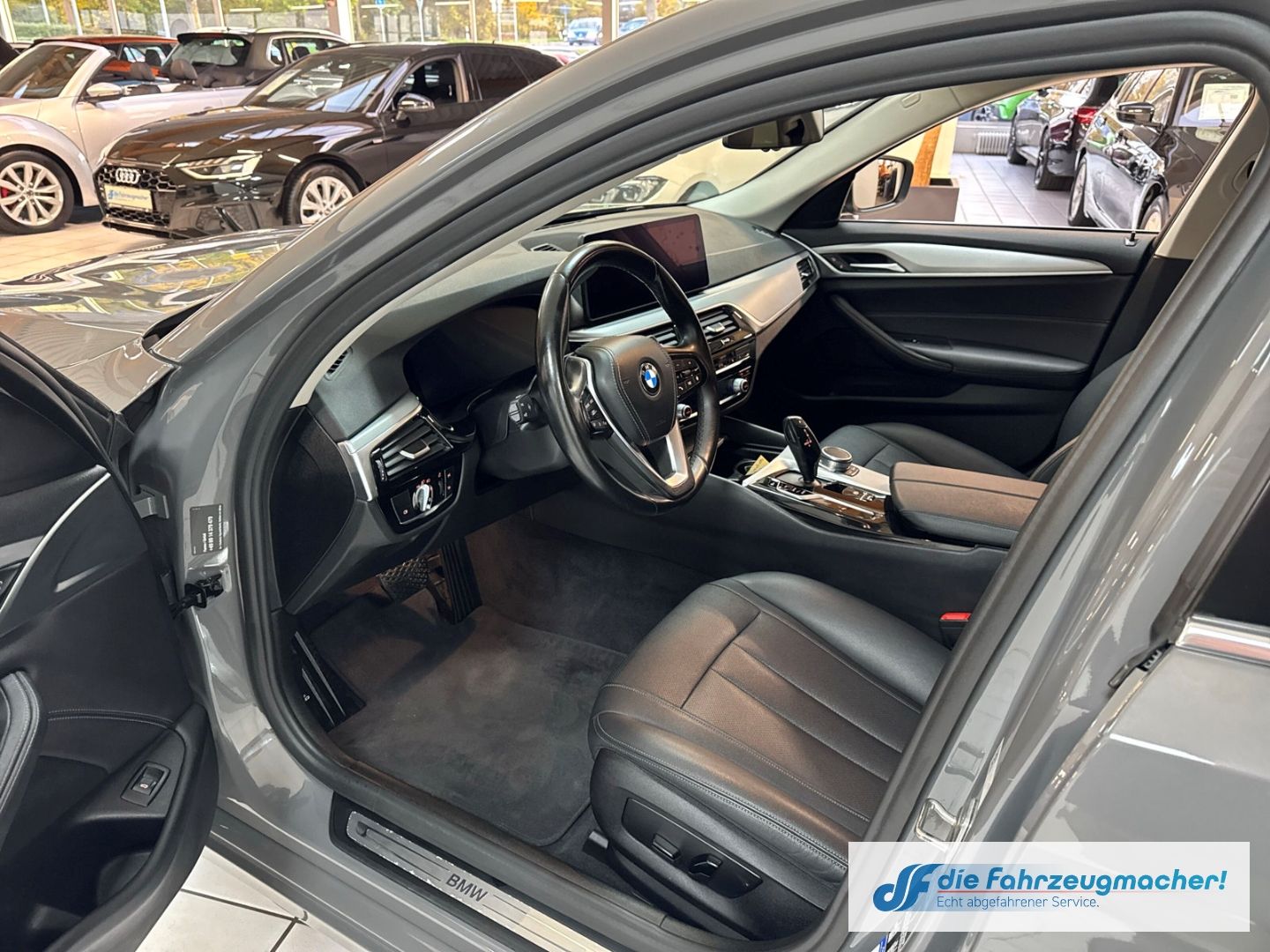 Fahrzeugabbildung BMW 520 d Touring Park-Assistent Luftfederung Navi D