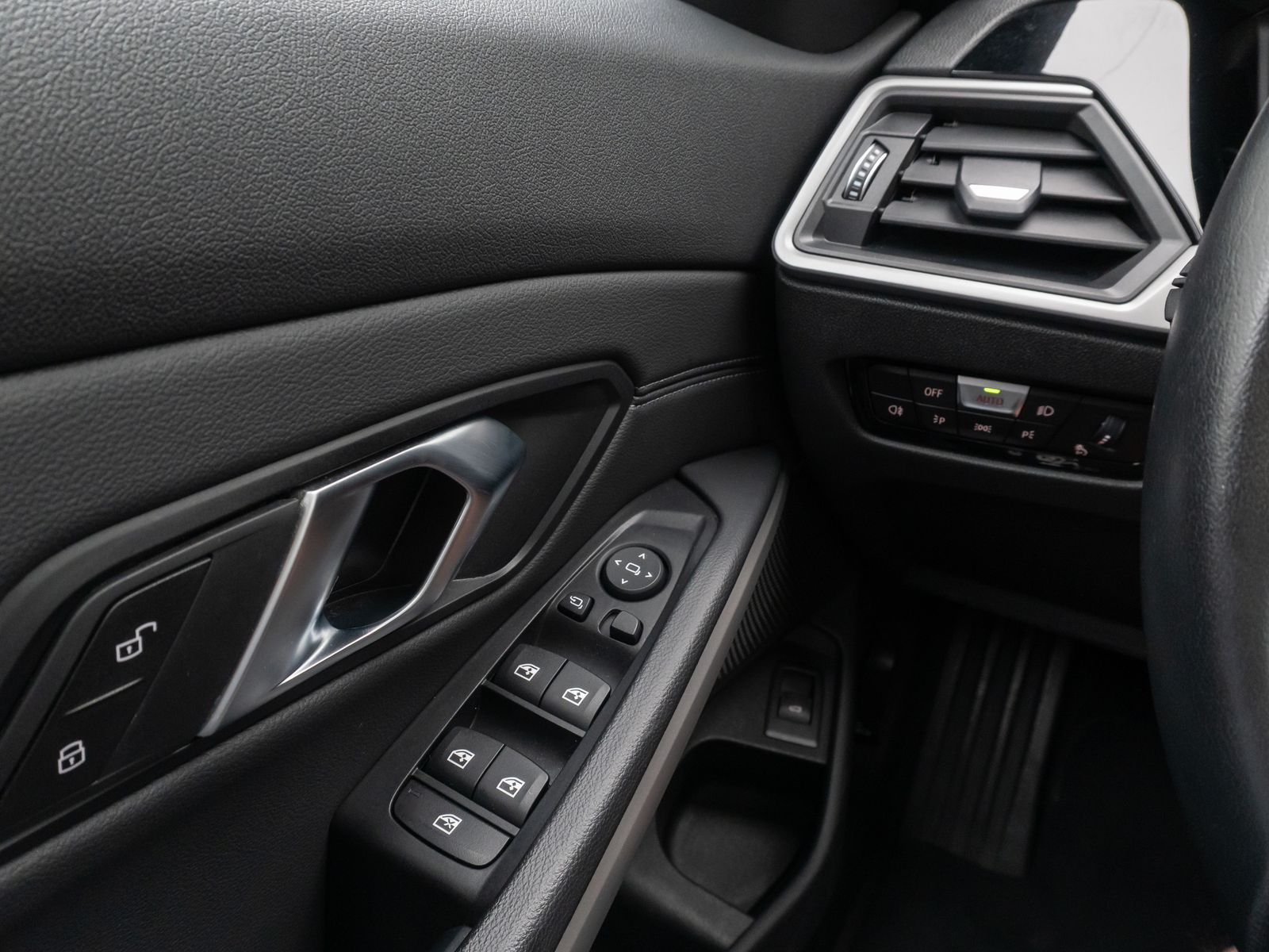 Fahrzeugabbildung BMW 320d xD Panorama PDC DAB Sport Geschwindigkeitsr