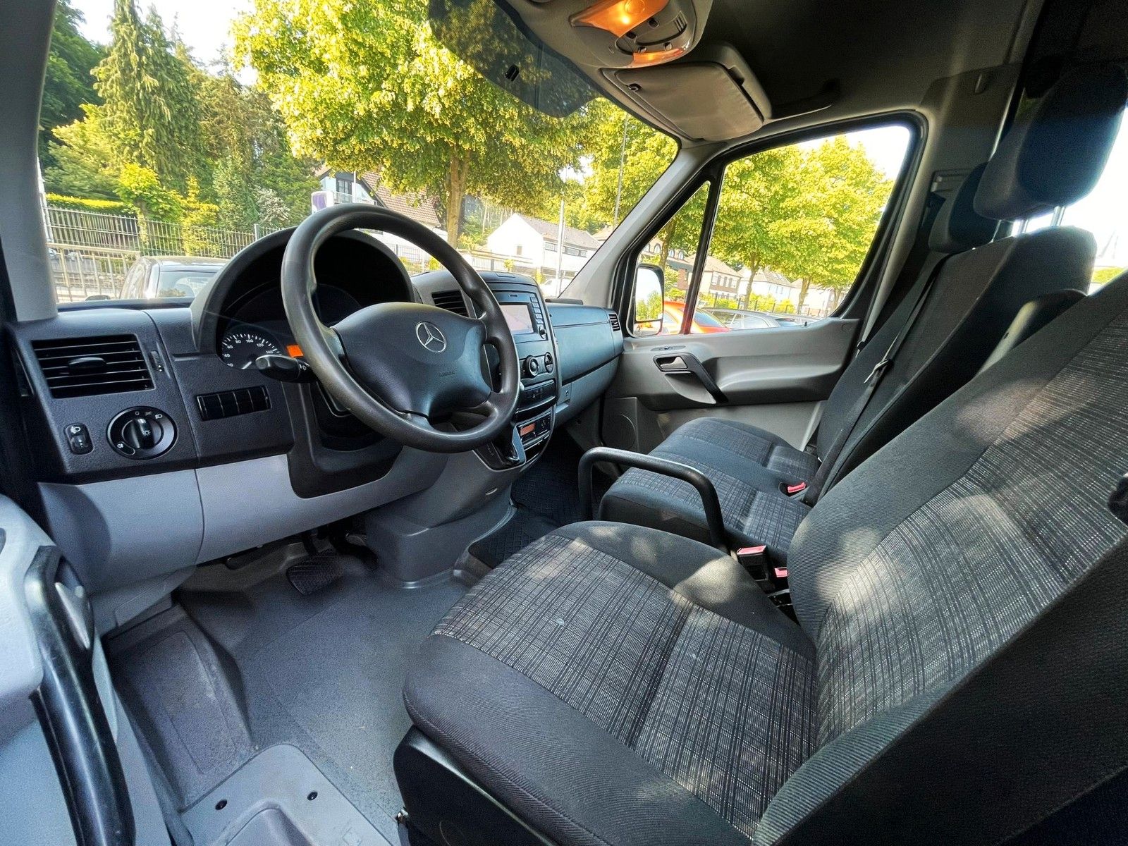 Fahrzeugabbildung Mercedes-Benz SPRINTER DOKA MAXI AUTOMATIK KLIMA  NAVI LUFTFED