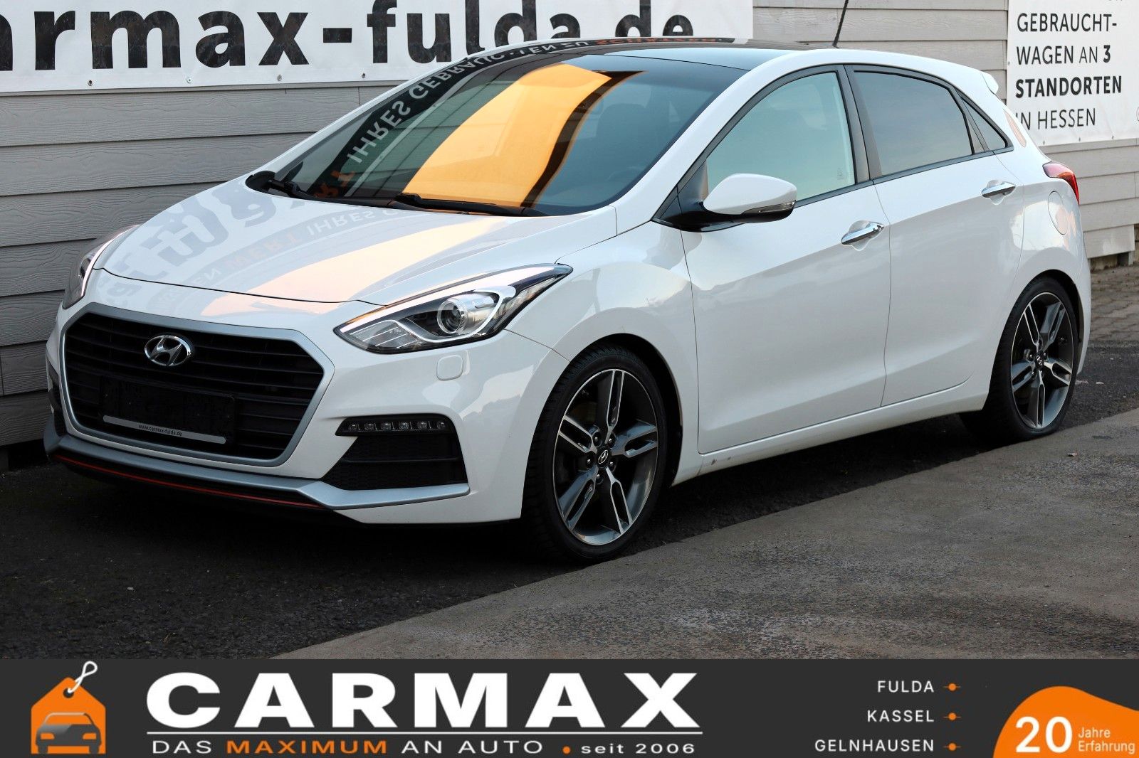 Fahrzeugabbildung Hyundai i30 Turbo T.Leder,Navi,Xenon,Kamera,SH,PDC
