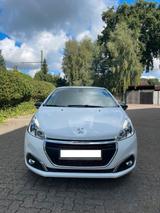 Peugeot 208 Allure GT Line - Peugeot 208 mit Benzin-Antrieb: Limousine, Automatik
