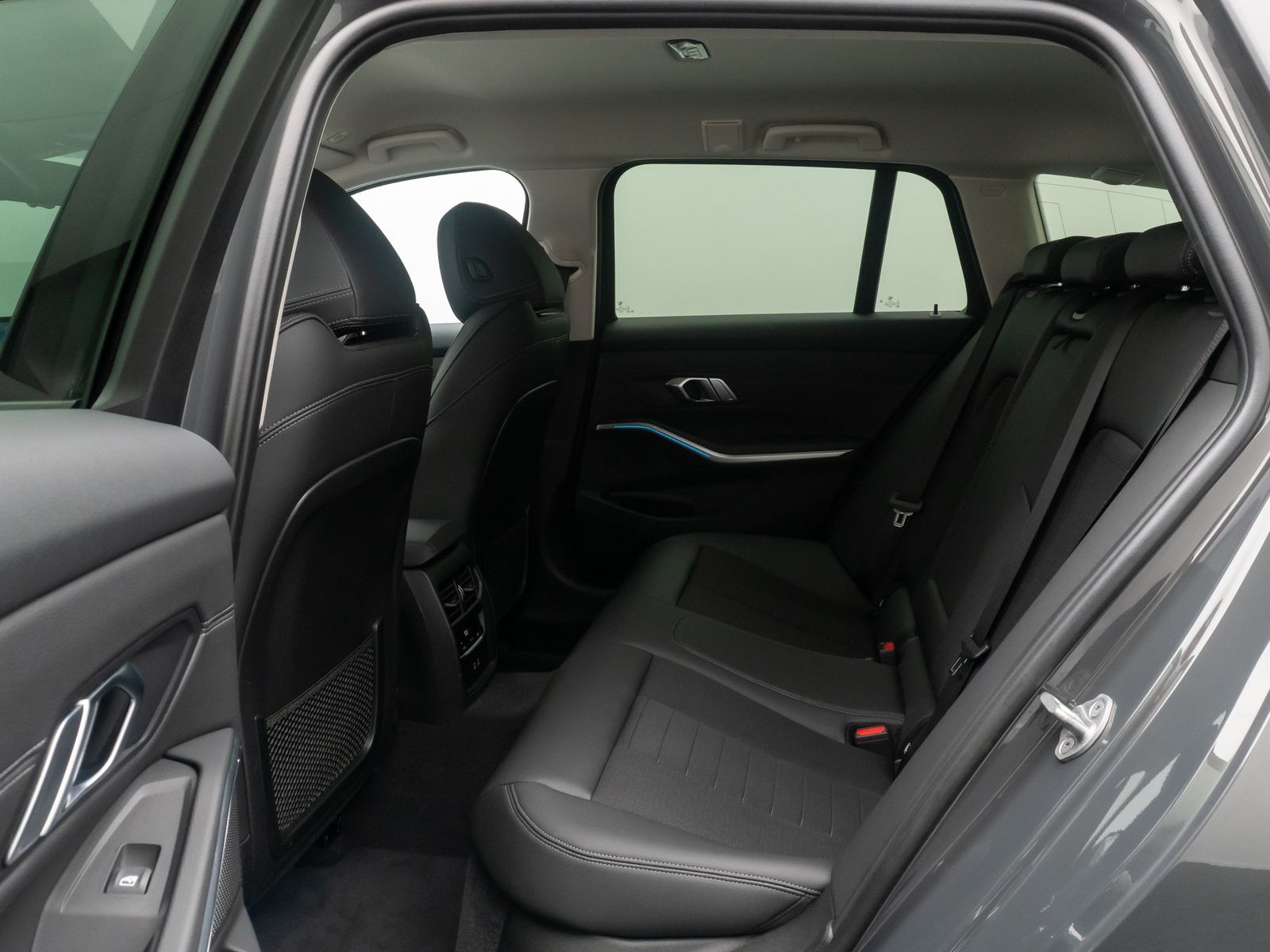 Fahrzeugabbildung BMW 330e Individual DAB HiFi Kamera Komfort Sport