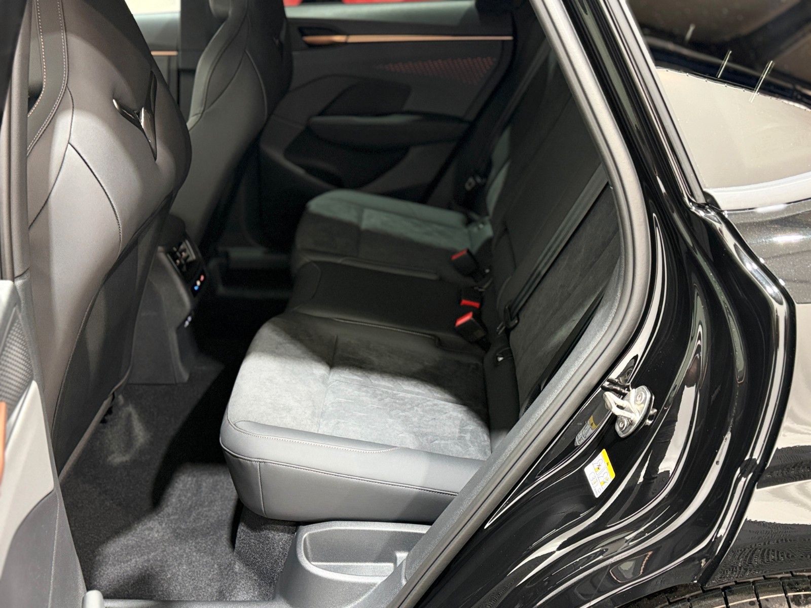 Fahrzeugabbildung CUPRA Terramar 2.0 TSI-4Drive-VZ-AHK-Memory