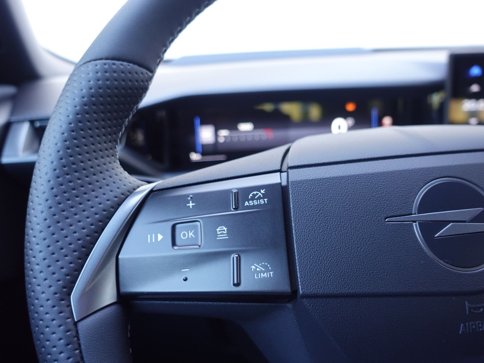 Fahrzeugabbildung Opel Grandland GS, Head Up, LED, PP, Navi, RFK