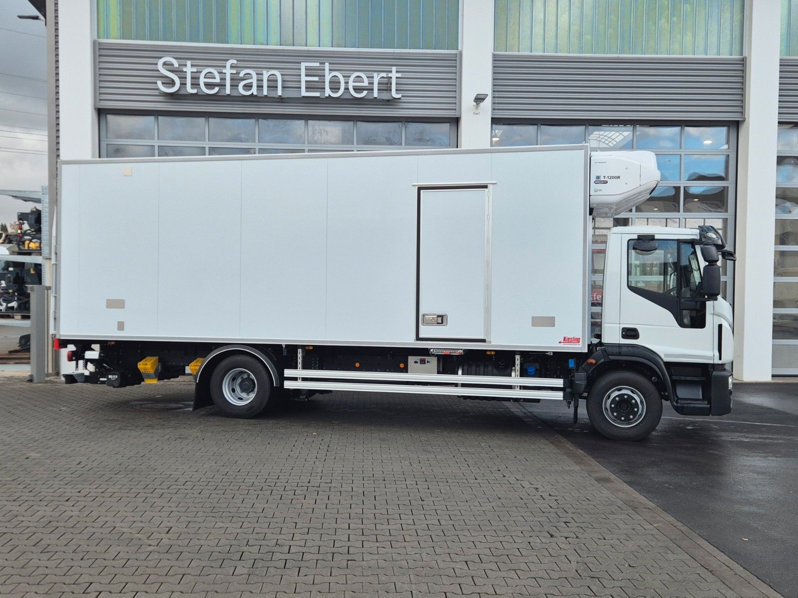 Fahrzeugabbildung Iveco Eurocargo ML160E28 ThermoKing R1200R LBW Tür AHK