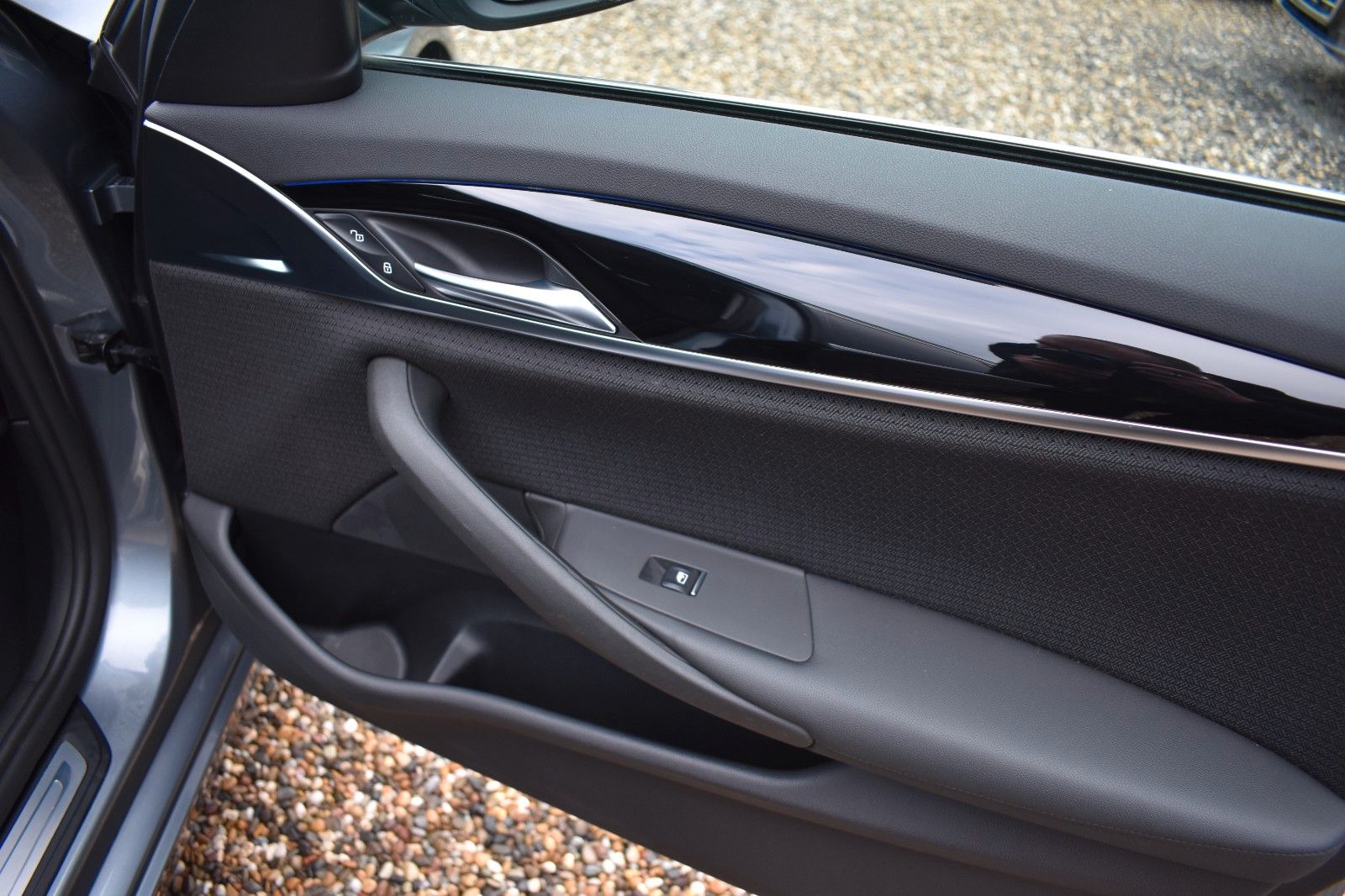 Fahrzeugabbildung BMW 520d Touring M Sportfahrwerk HUD AHK Keyless ACC