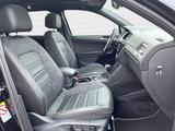 Volkswagen Tiguan Allspace R-Line 2.0 TDI Leder*7Sitze*Pano - Volkswagen: L