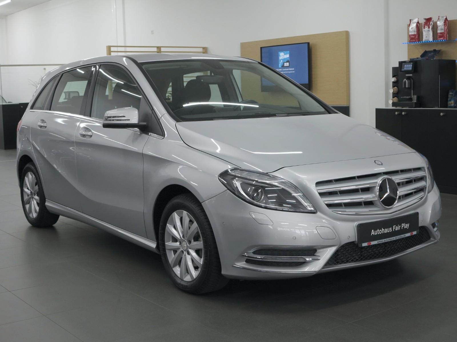 Mercedes-Benz B 180 Aut. BI-XENON/NAVI/31630KM/AHK/UNFALLFREI!