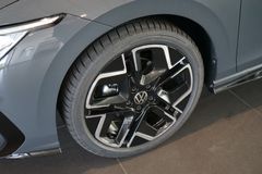 VW Golf 1.5 eTSI R-Line Black Style | Pano | HuD VW Golf 1.5 eTSI R-Line Black Style | Pano | HuD