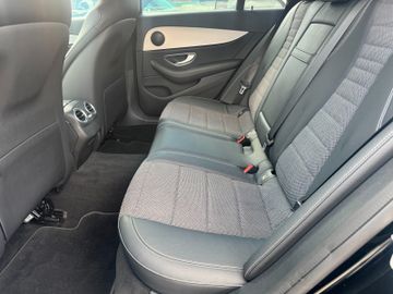 Mercedes E 200 - 12