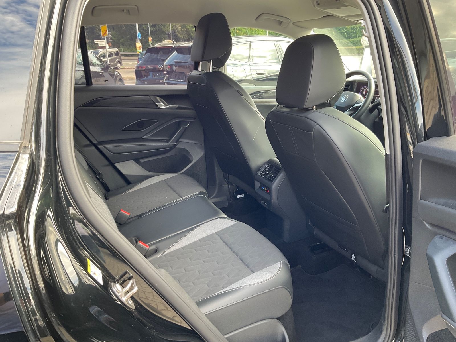 Fahrzeugabbildung Volkswagen Tiguan 2.0 TDI ENERGY,AHK,Navi,IQLight,Kamera