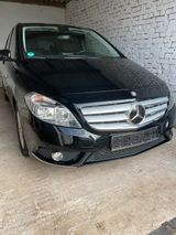 Mercedes-Benz B 180 BlueEFFICIENCY - - Mercedes-Benz B 180: Blueefficiency