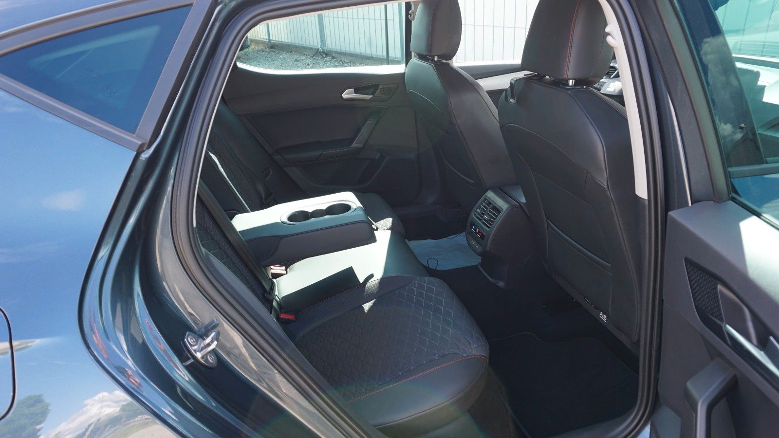 Fahrzeugabbildung SEAT Leon FR, SEAT Garantie, Navi, Sportfahrwerk, LED