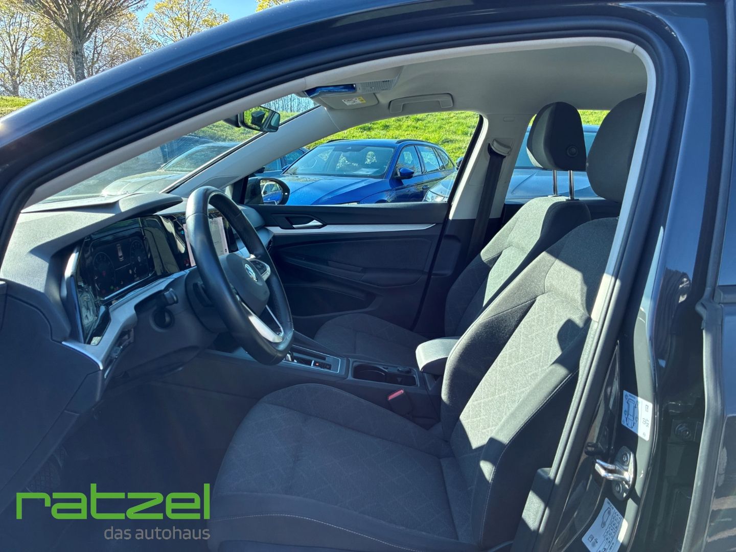Fahrzeugabbildung Volkswagen Golf Variant Life 1.0 eTSI DSG Navi LED Matrix K