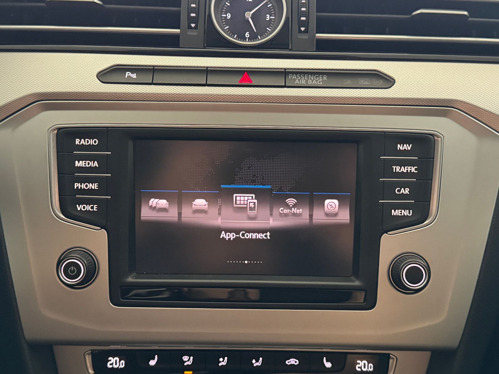 Fahrzeugabbildung Volkswagen Passat 2.0 TDI DSG COMFORTLINE NAVI LED AHK ACC