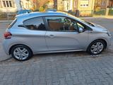 Peugeot 208 PureTech 82 Style - Peugeot e-208 von privat